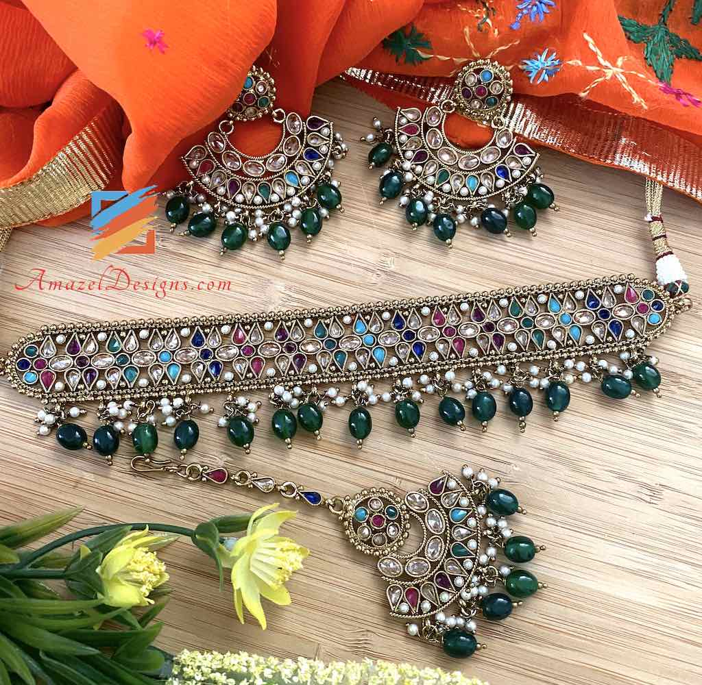 Girocollo in perle di smeraldi multicolori con orecchini Set Tikka