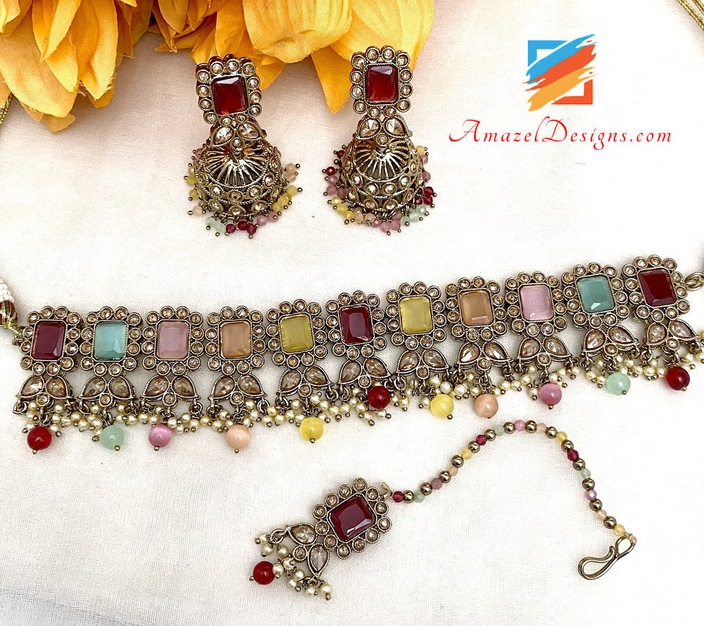 Mehrfarbiges Polki-Halsband-Jhumki-Tikka-Set