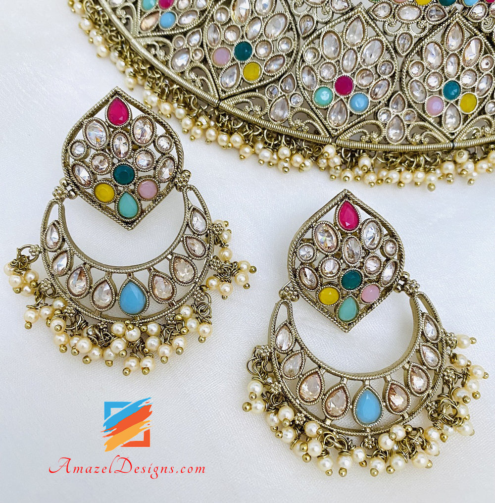 Set di orecchini Tikka con collana flessibile a pois multicolore