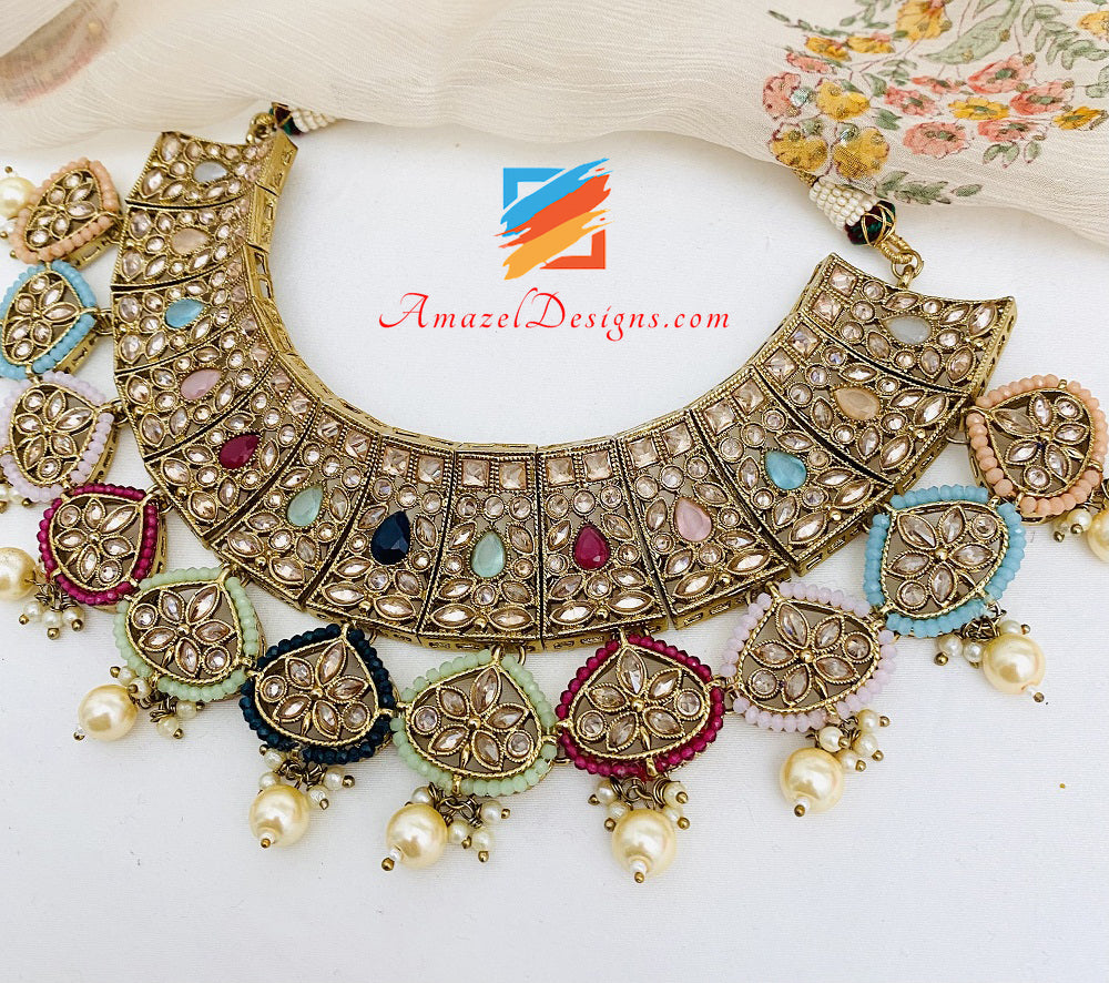 Mehrfarbige Polki Halskette Chandbali Jhumki Ohrringe Tikka Set