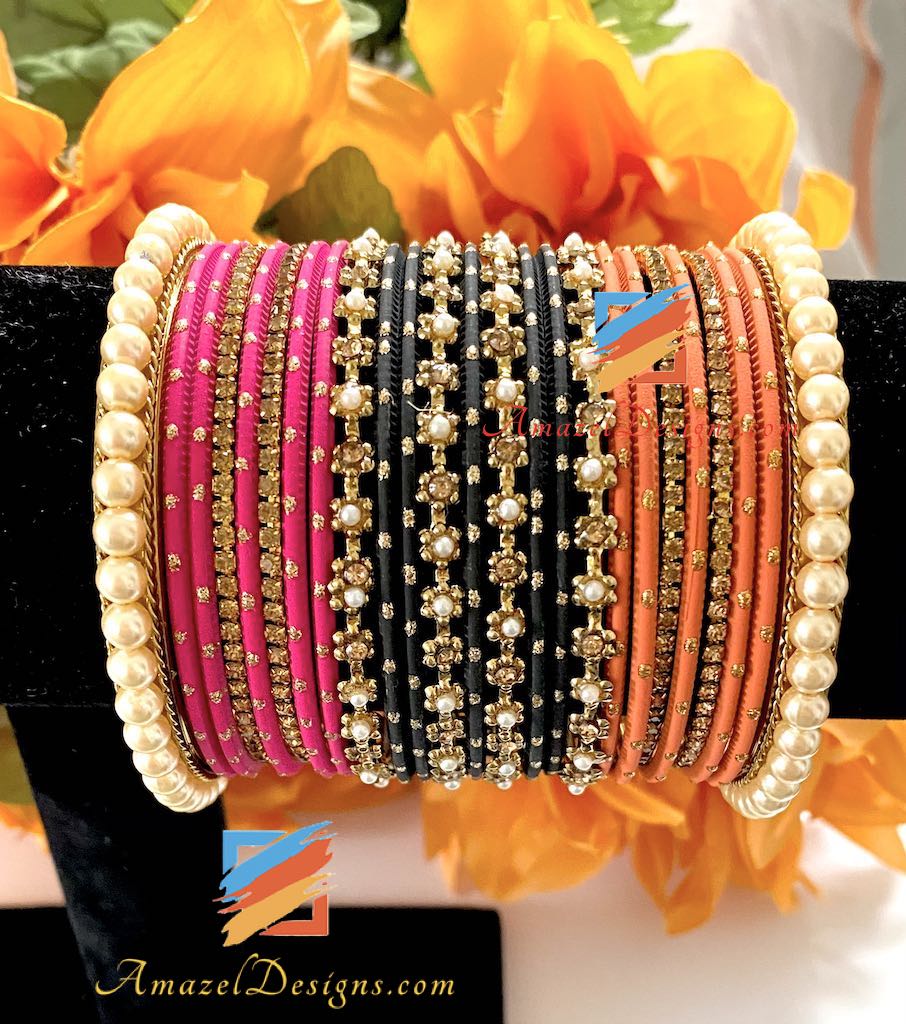 Set di braccialetti Kadas con perline color crema arancione magenta nera