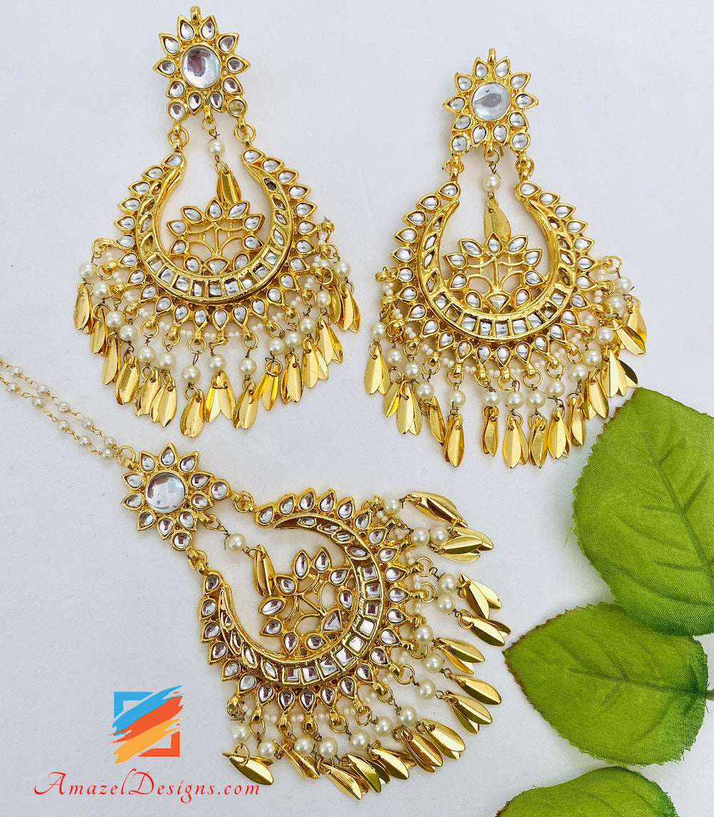 Übergroßes Kundan Pippal Patti Goldene Ohrringe Tikka Set