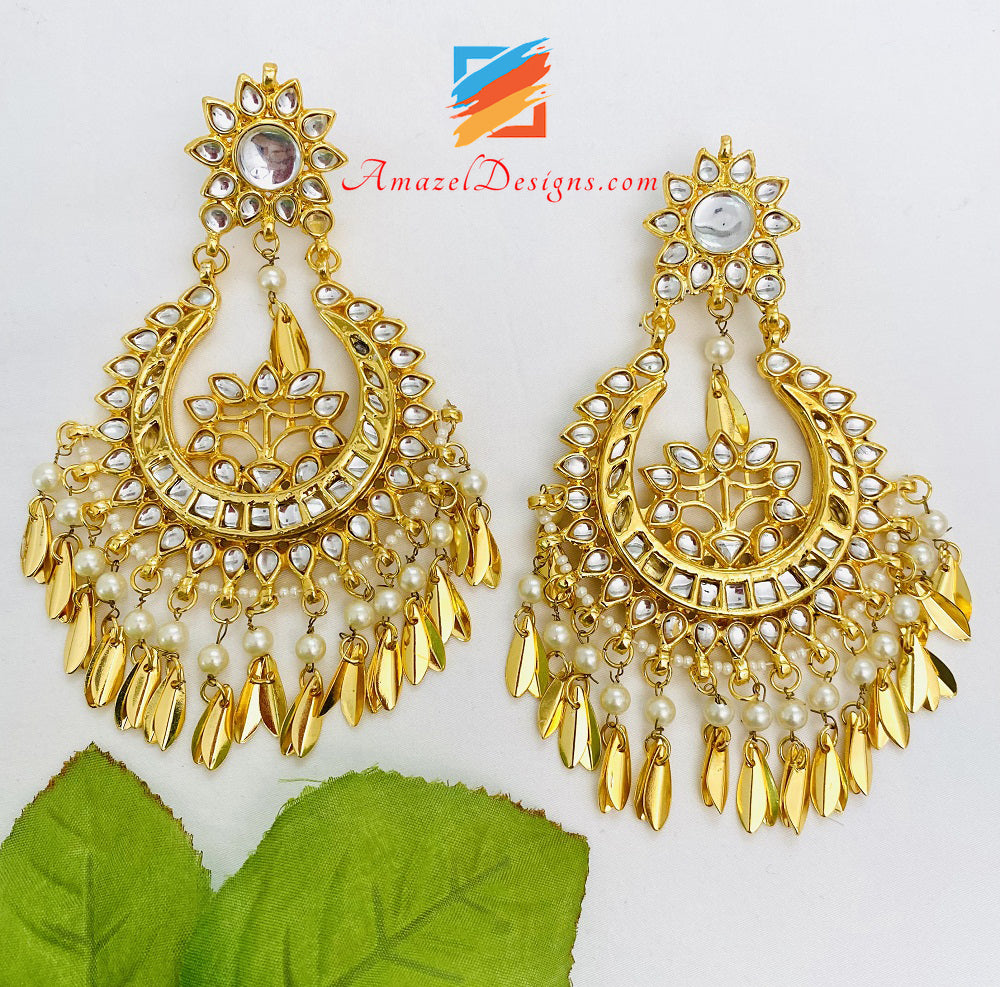 Übergroßes Kundan Pippal Patti Goldene Ohrringe Tikka Set