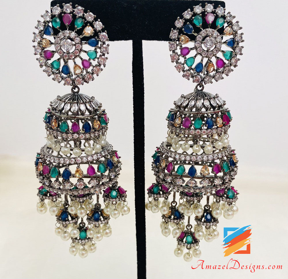 Tikka-Set mit mehrfarbigen Ohrringen aus oxidiertem amerikanischem Diamant (AD).