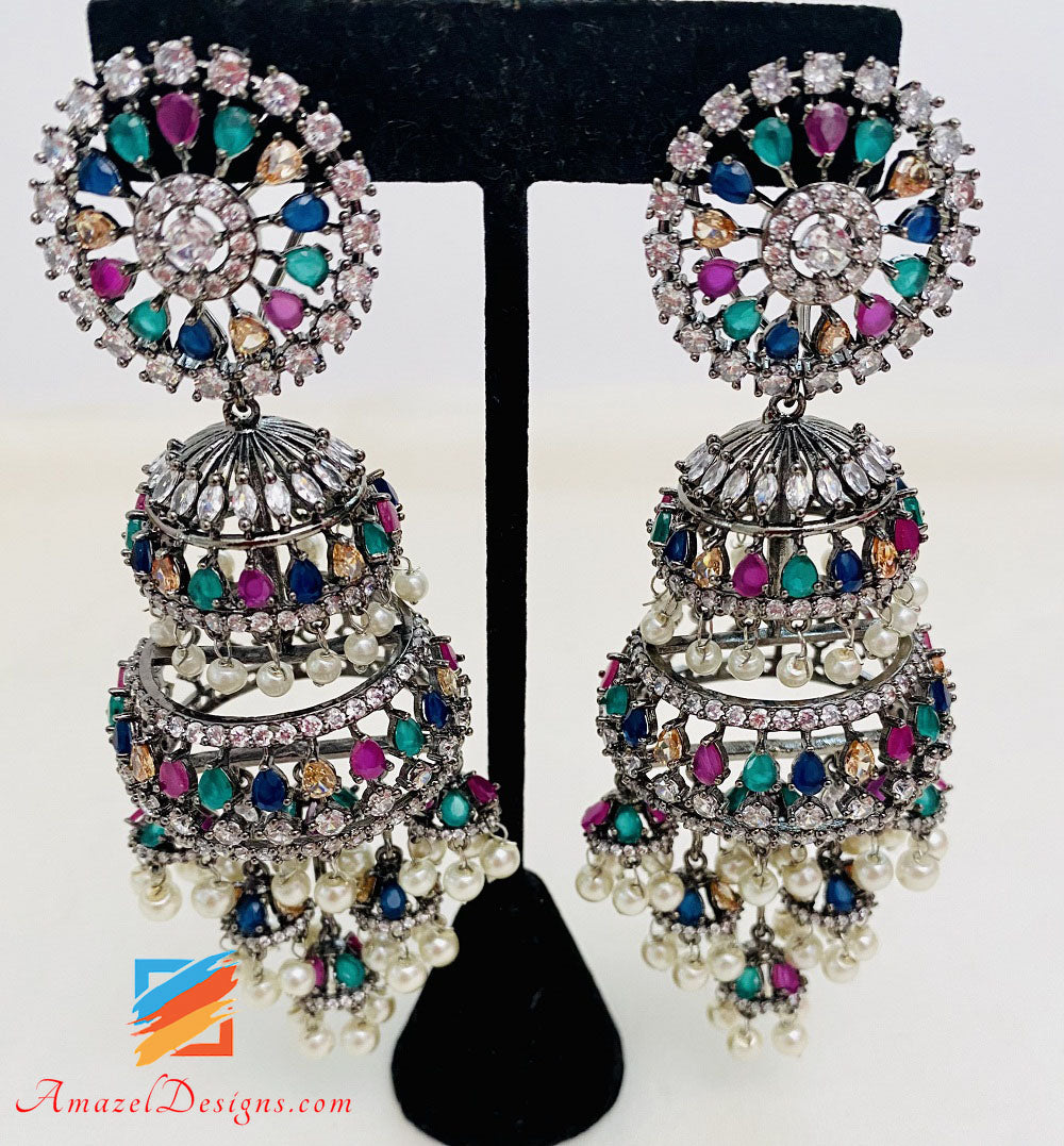 Tikka-Set mit mehrfarbigen Ohrringen aus oxidiertem amerikanischem Diamant (AD).