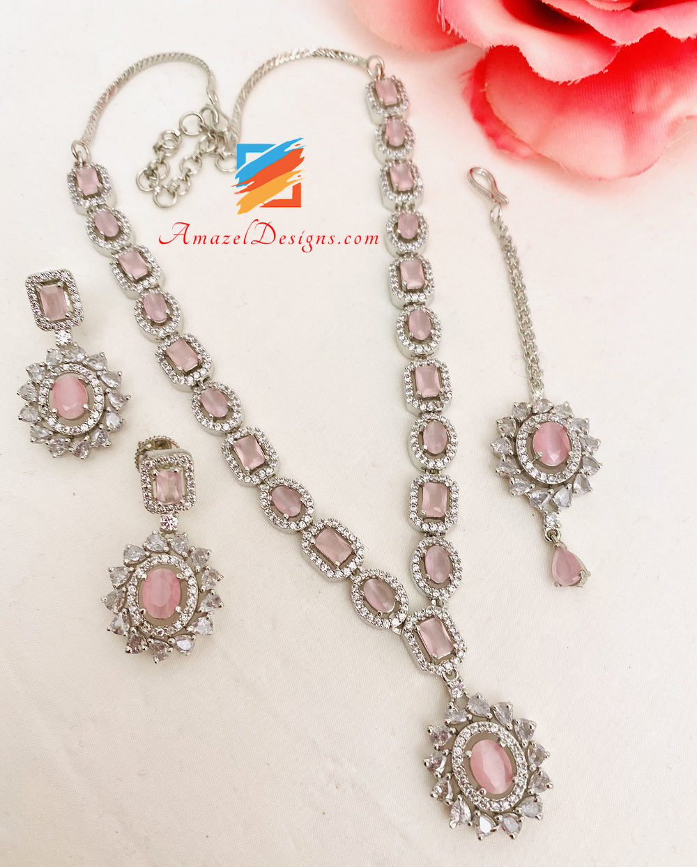 Set di orecchini Tikka con collana pendente AD e diamanti americani in argento rosa