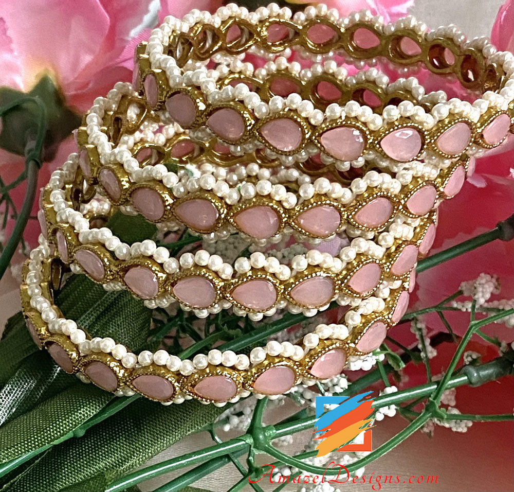 Rosa con perline che bordano tutto intorno a Kadas