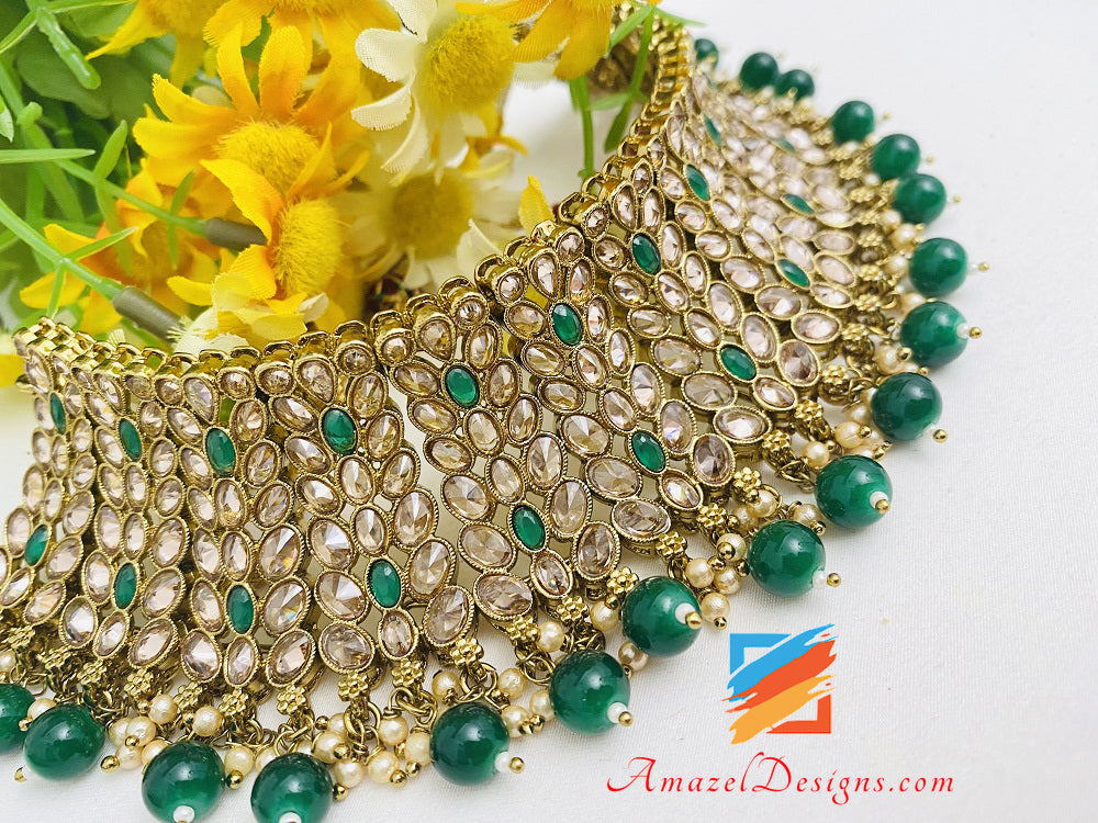 Polki Smaragdgrünes Halsband-Halsketten-Ohrring-Tikka-Set