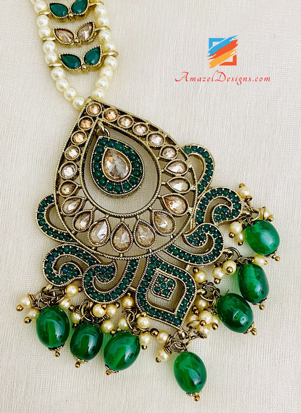 Set di orecchini Tikka con perline verdi a pois