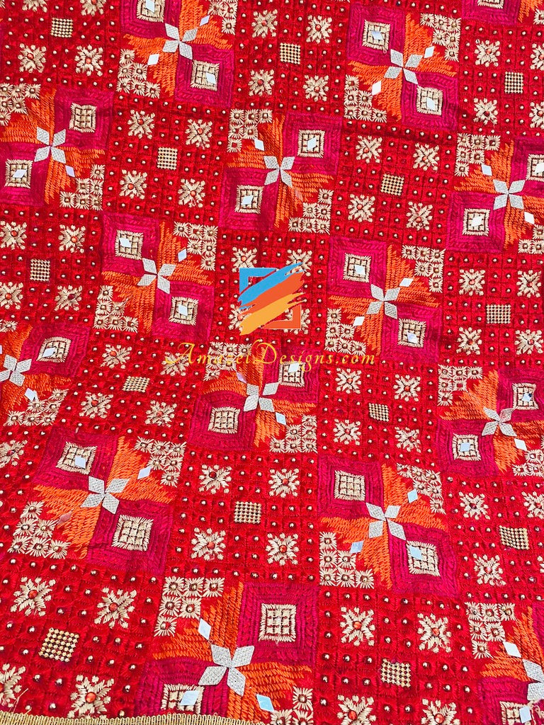 Roter magentafarbener Kundan-Spiegel Phulkari mit Kirnawala Gotta
