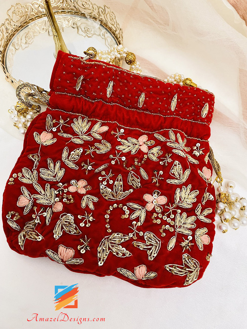 Red Velvet Dabka Sitara lavora con un tocco di filo rosa