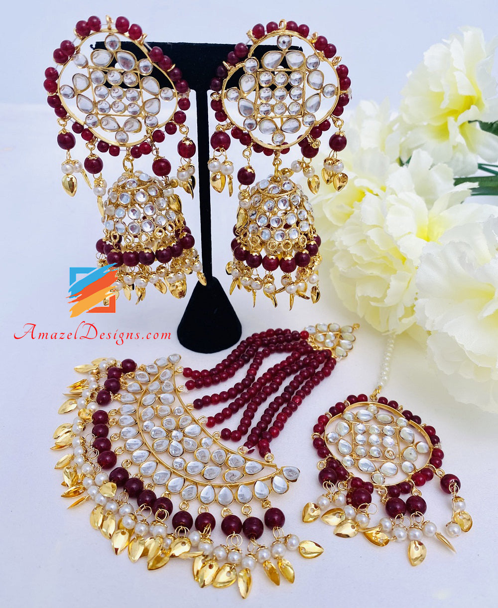 Ruby Maroon Kundan Leggero Pipal Patti Jhumki Orecchini Set Tikka Passa