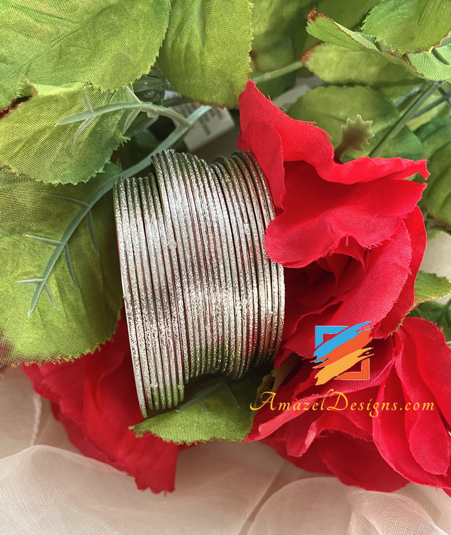 Set di braccialetti in metallo argentato