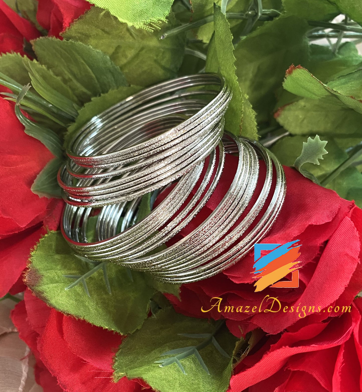 Set di braccialetti in metallo argentato