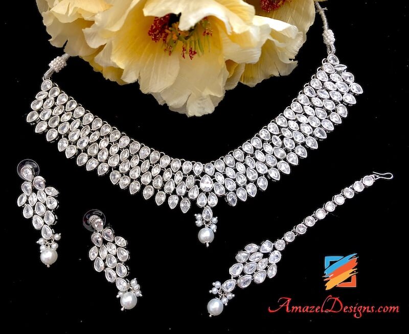 Splendido set Tikka con orecchini e collana Polki in argento