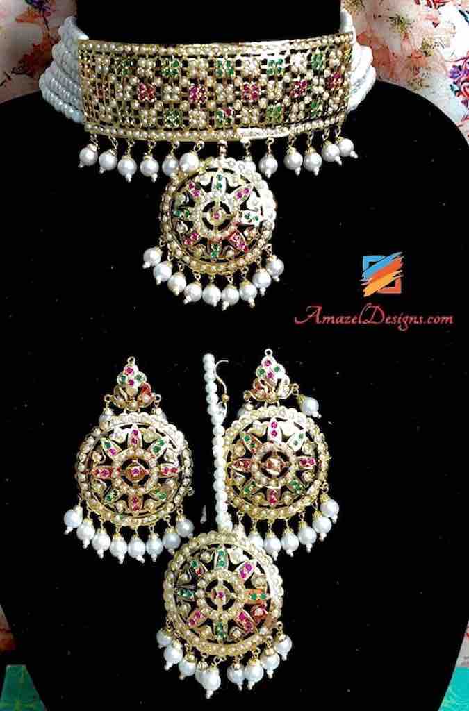 Elegante set di ciondoli girocollo con rubino smeraldo dorato e bianco Jadau Mala