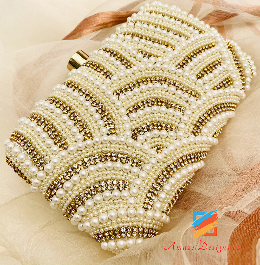 Swarovski-Perlen-All-Over-Work-Clutch