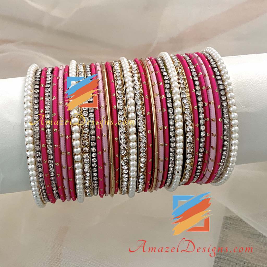 Set di braccialetti di perline bianche