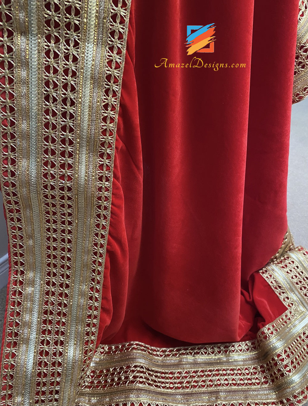 Ampio scialle di velluto rosso in pizzo Tilla Sitara Dabka Gotta