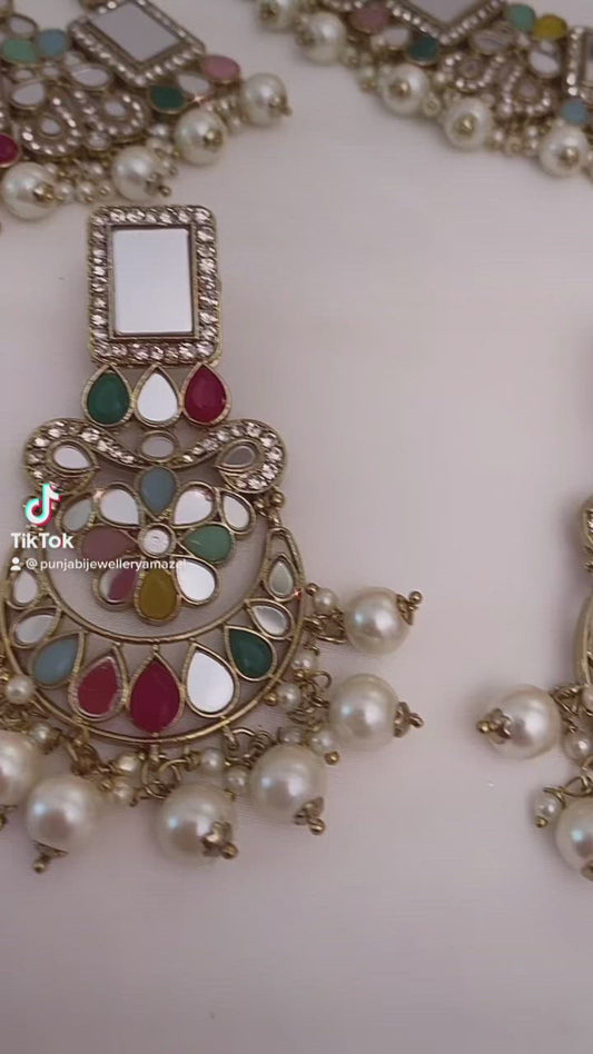 Mehrfarbiges Sheesha Halskette Ohrringe Tikka und Passa Set 