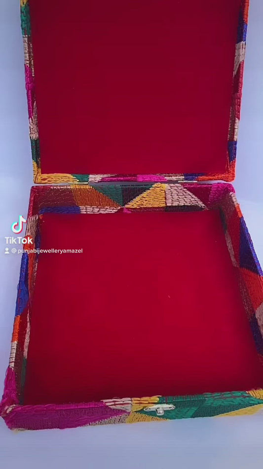 Phulkari Chooda und Armreif-Box 