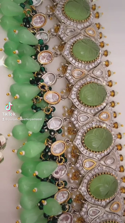 Hochwertiges Statement-Halsband mit Halskette und Ohrringen, Tikka-Mint-Kundan-Set 