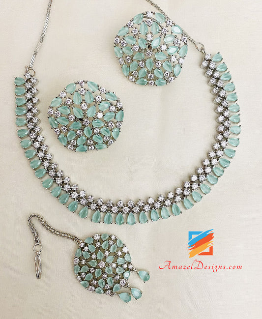 Tikka-Set mit Halskette und Ohrsteckern aus American Diamond Mint-Silber 