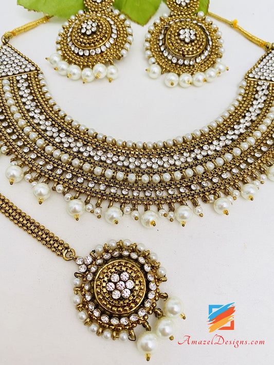 Antikes mattgoldenes Halsketten-Set mit weißen Steinen und Perlen 
