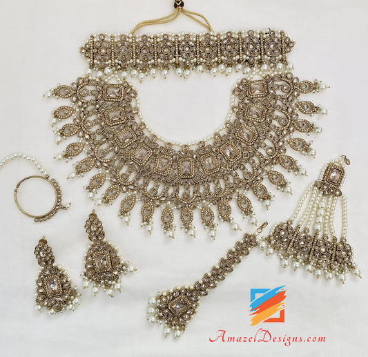 Brautpolki und Steine ​​Champagner-Halskette mit Choker-Ohrringen Tikka Jhumer Nath Set 