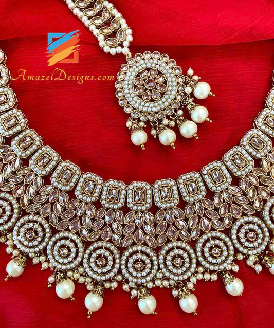 Champagnerfarbe mit cremefarbenen Perlen und Perlen Halskette Jhumki Tikka Set 