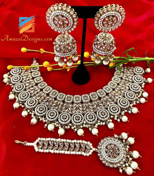 Champagnerfarbe mit cremefarbenen Perlen und Perlen Halskette Jhumki Tikka Set 