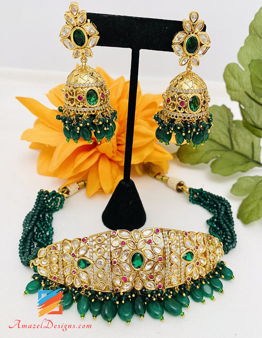 Smaragdgrünes Statement Hochwertiges Kundan-Choker-Halsketten-Jhumki-Set 