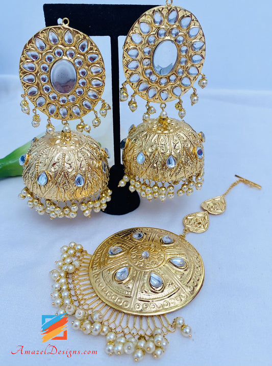Extrem leichtes goldenes Kundan-Übergroßes Jhumka- und Tikka-Set 