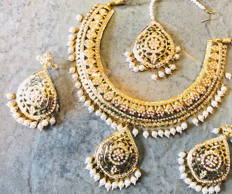 Elegant Golden Jadau Pendant Necklace Tikka Earring Set