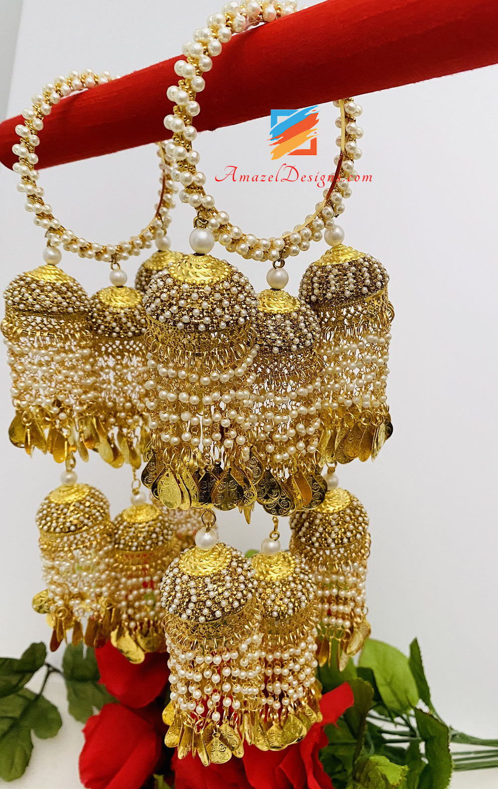 Goldenes Kaleerey mit Perlen und Steinen 