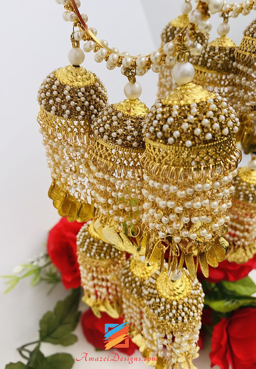 Goldenes Kaleerey mit Perlen und Steinen 
