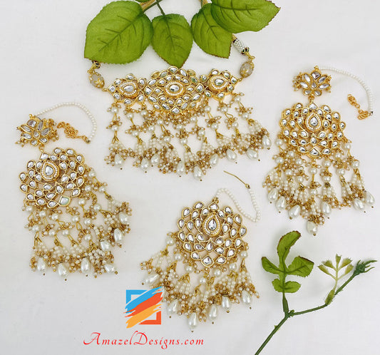 Goldenes Kundan-Choker-Halsketten-Ohrringe-Tikka-Set 