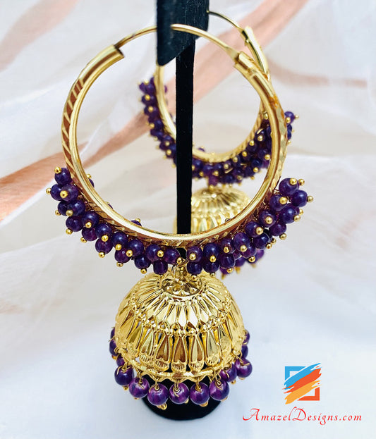 Goldene, leichte, violette Waliyaan-Ohrringe mit Perlen 