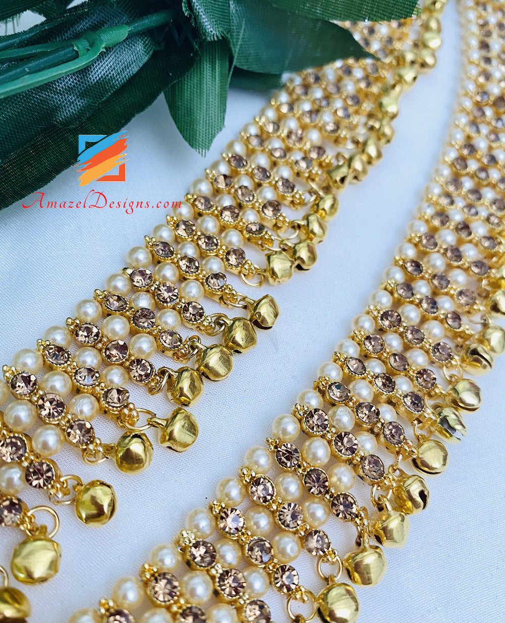 Golden mit Perlen und Steinen Ghungroo Payal 
