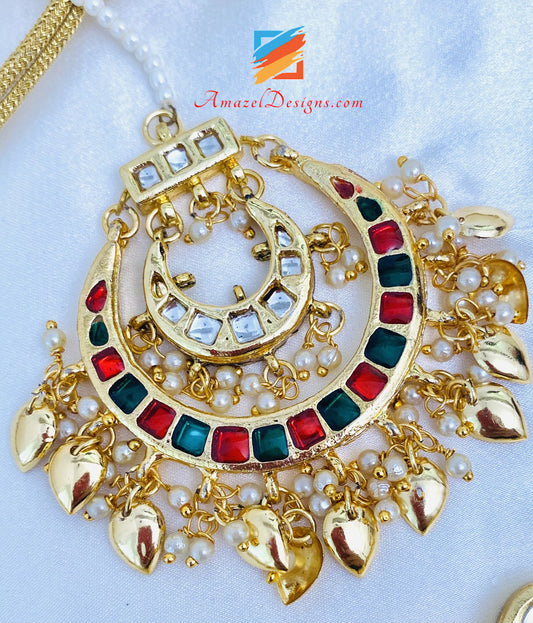 Goldene mehrfarbige Kundan Pippal Patti Halskette Ohrringe Tikka Set 