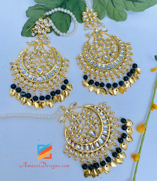 Set Tikka di orecchini oversize Kundan dorati verde smeraldo 