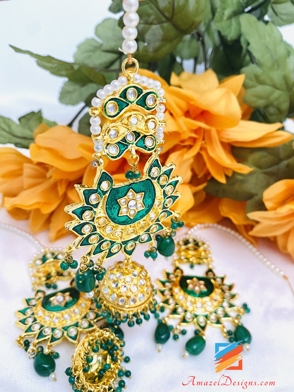 Set di orecchini Tikka Kundan Chandbali Jhumki verde smeraldo 