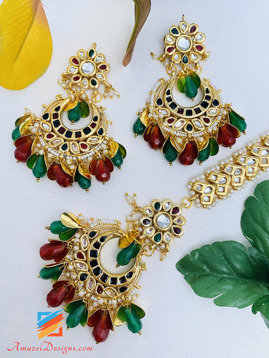 Set Tikka di orecchini Kundan Pippal Patti verde smeraldo rubino marrone rossiccio 