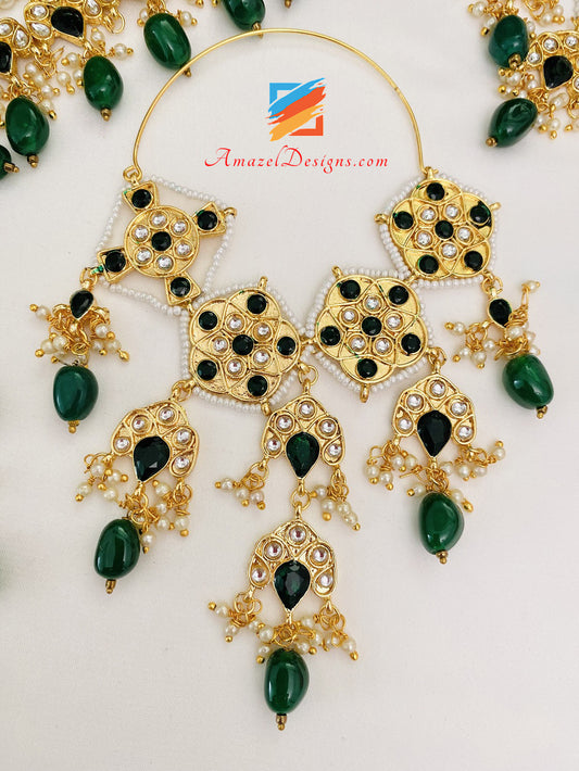 Grüner (Smaragd) Kundan-Halsband, übergroße, leichte Balley-Ohrringe, Tikka-Set 