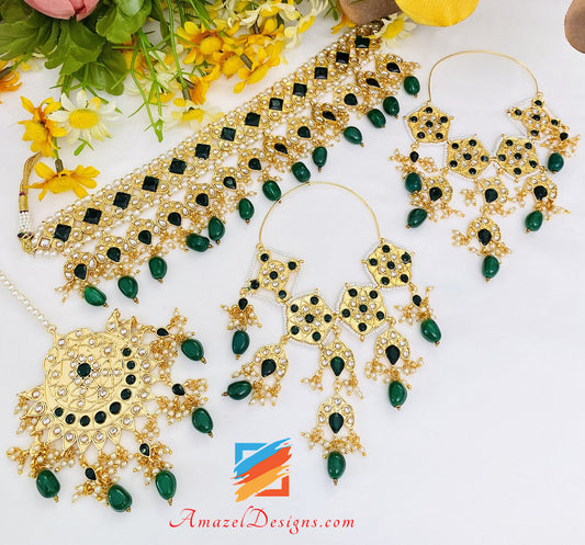 Grüner (Smaragd) Kundan-Halsband, übergroße, leichte Balley-Ohrringe, Tikka-Set 