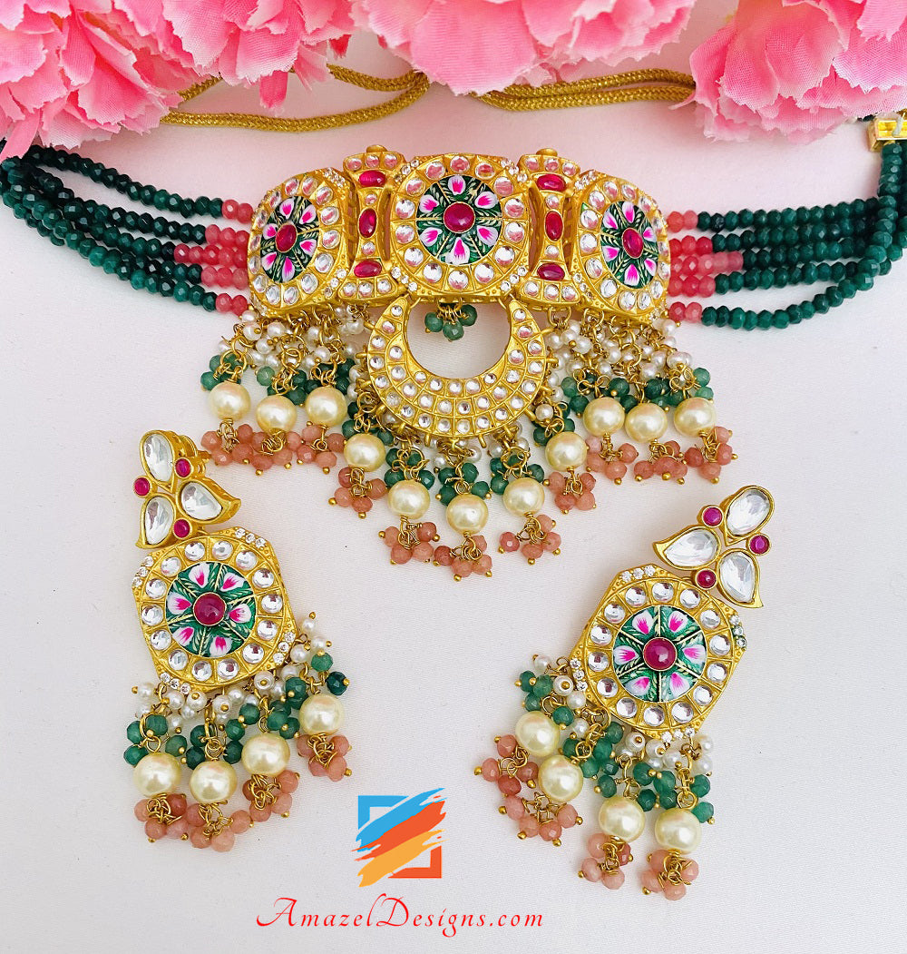 Hochwertiges Statement-Set mit smaragdgrünen Meenakari-Kundan-Halsketten und Ohrringen 