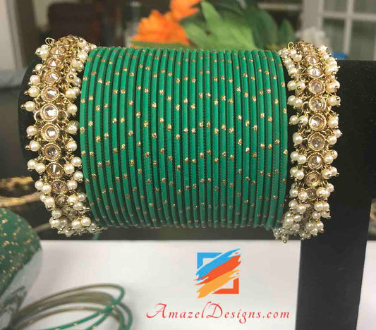 Set di braccialetti con perle verdi a pois