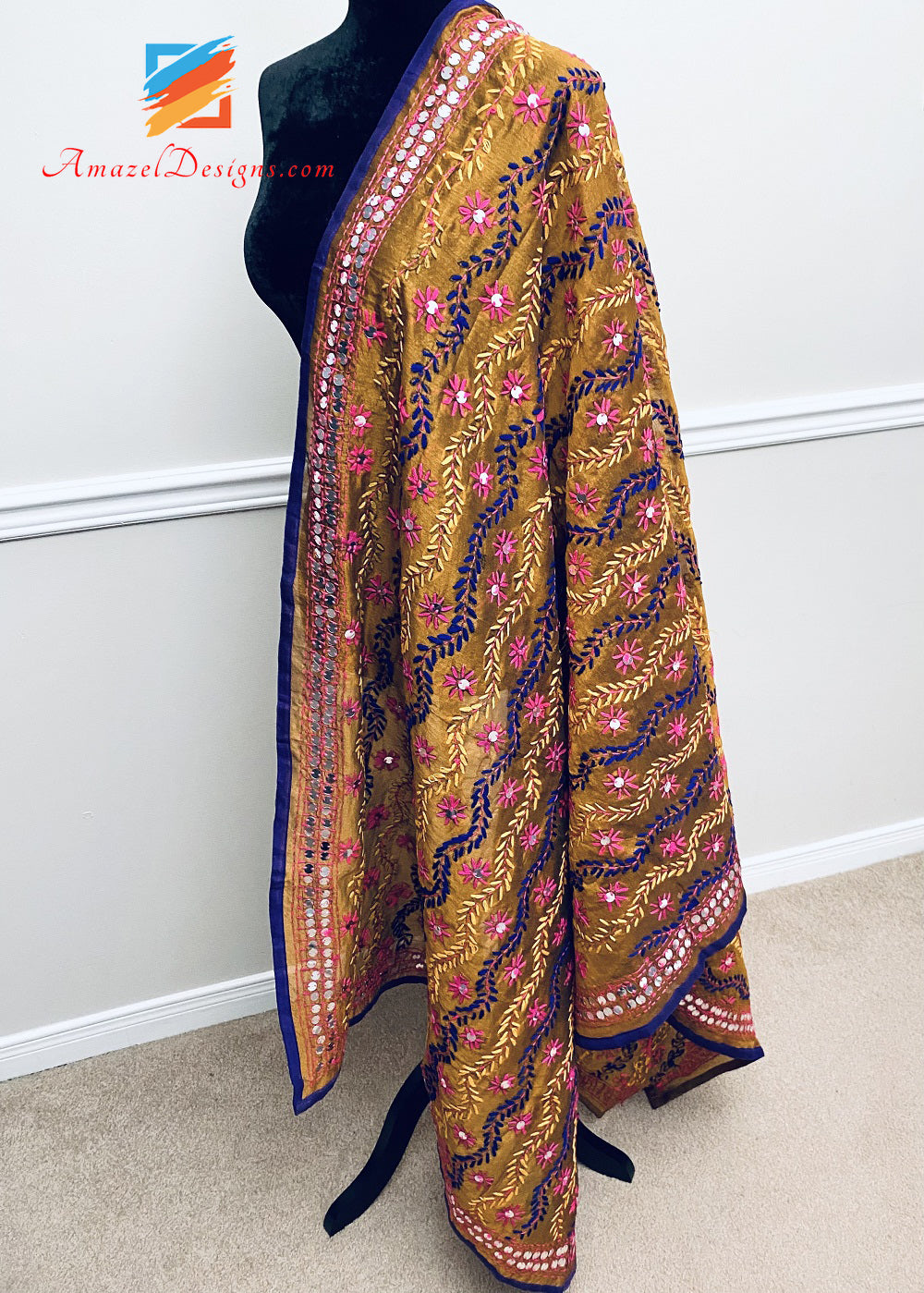 Kantha Sitara spiegelt Brown Duppatta wider