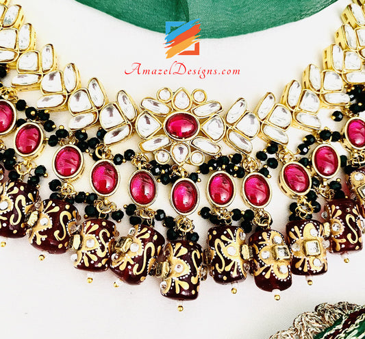 Set di orecchini girocollo con collana di perline Timble Maroon Kundan 