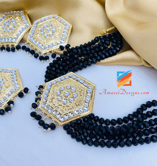 Leichtes schwarzes Kundan-Choker-Halsketten-Ohrstecker-Tikka-Set 